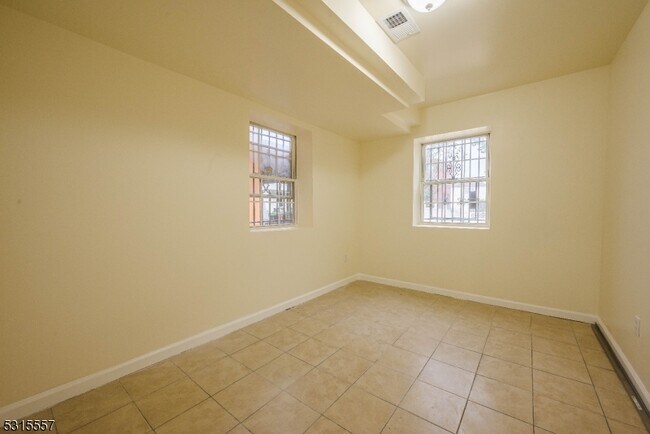 Building Photo - 351 New St