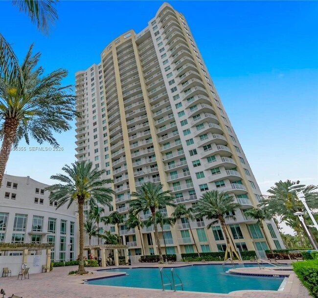 Foto del edificio - 1745 E Hallandale Beach Blvd