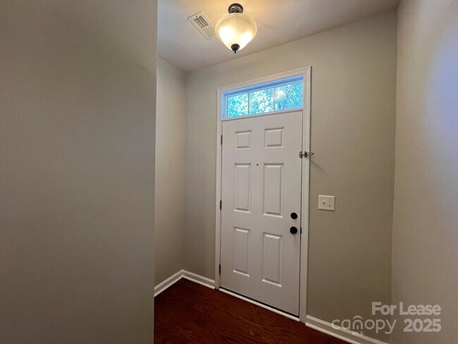 Foto del edificio - 9423 Alice McGinn Drive