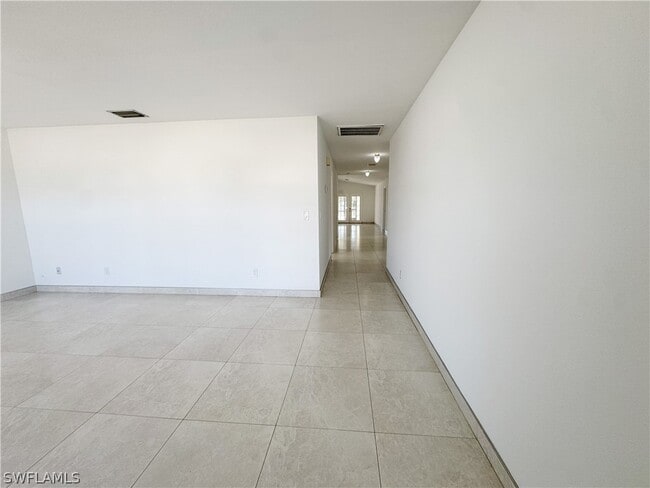 Foto del edificio - 630 105th Ave N