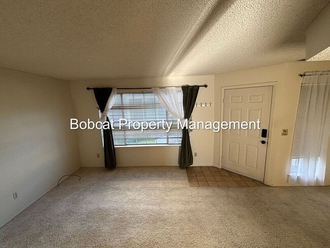 Building Photo - 1420 Douglas Ave