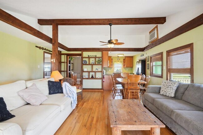 Foto del edificio - 4211 San Jacinto Dr
