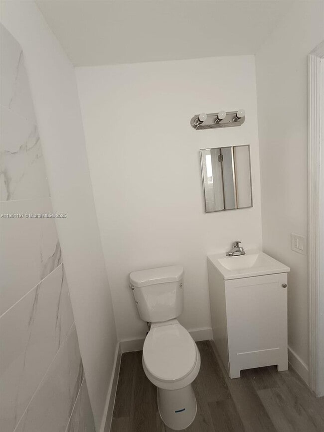 Foto del edificio - 1857 SW 4th St