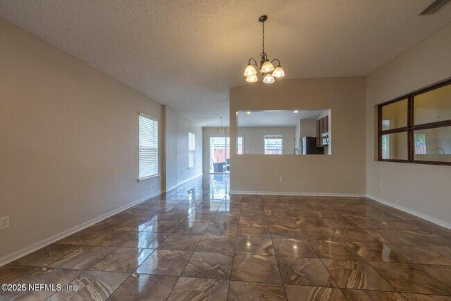 Building Photo - 1413 Heather Ct