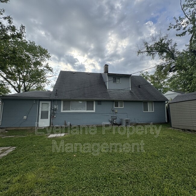 Building Photo - 4030 N Catherwood Ave