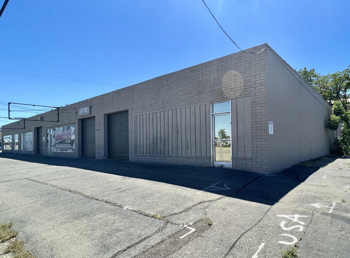 Primary Photo - 3390 S Market St