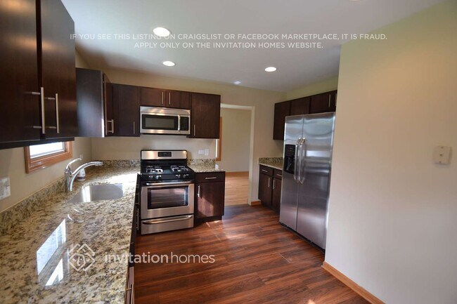 Building Photo - 605 Red Coach Ln