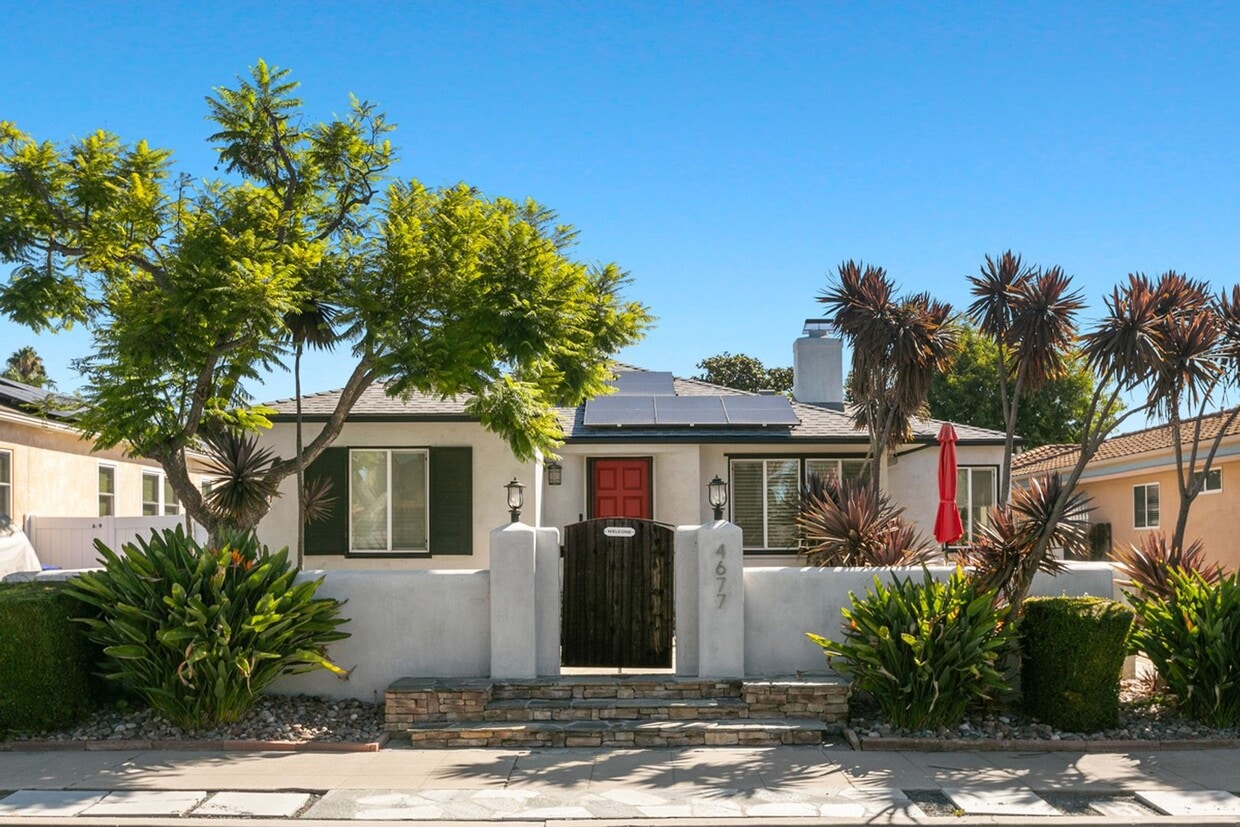 Primary Photo - Spacious Talmadge Home WITH POOL!