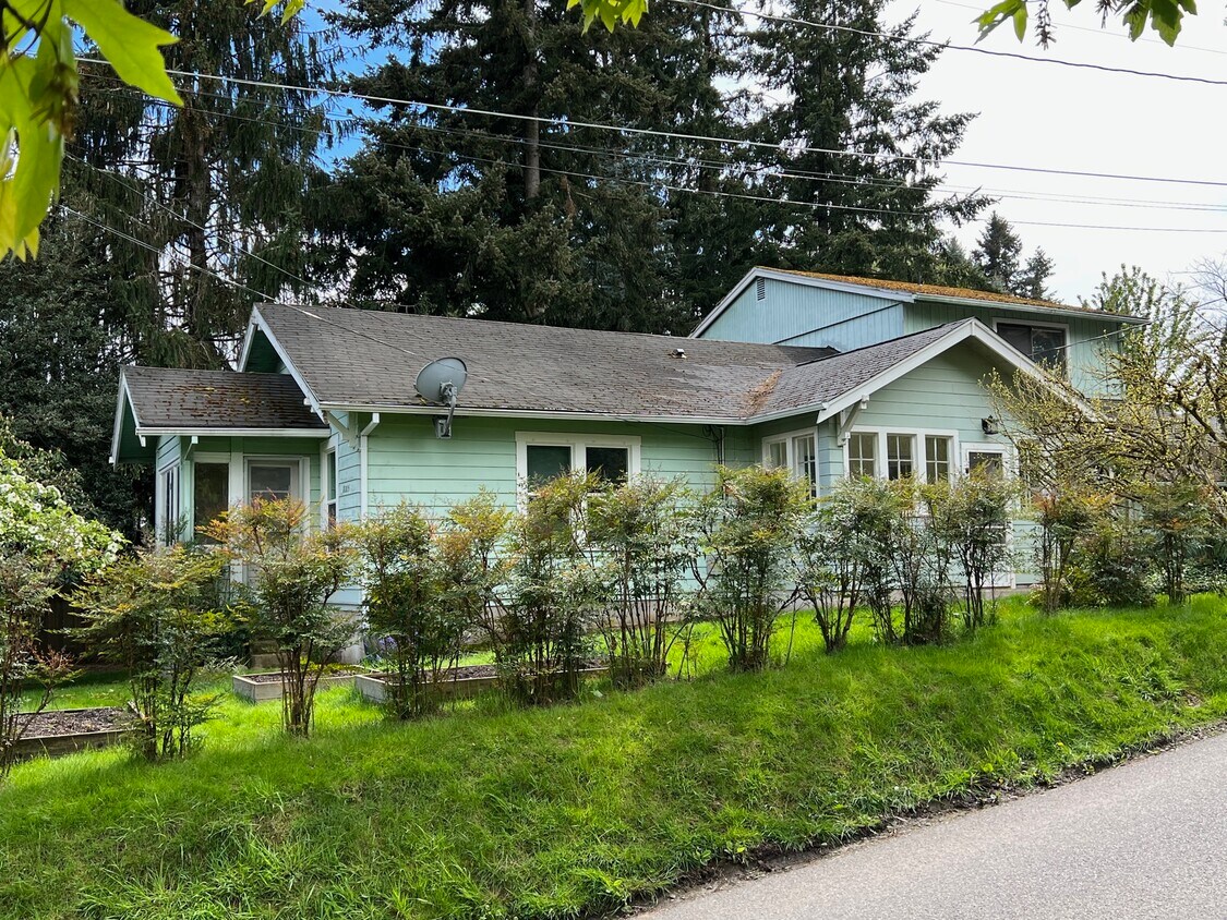 Exterior off SW Evans - 8005 Southwest 45th Avenue