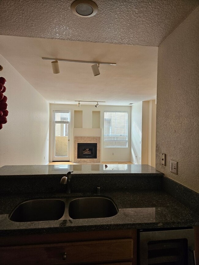 Building Photo - Light and Bright North Park 2 Bedroom Condo