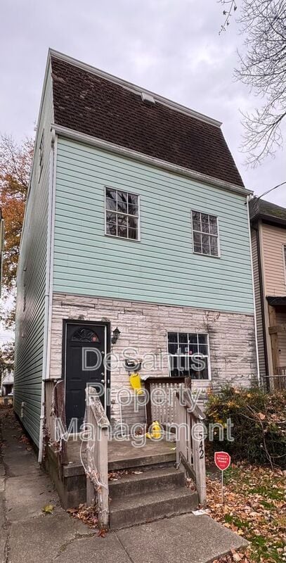 Building Photo - 542 5th Ave