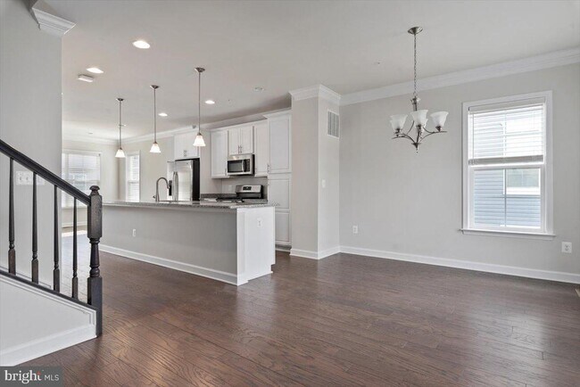 Building Photo - 3043 Saint Josephs Dr