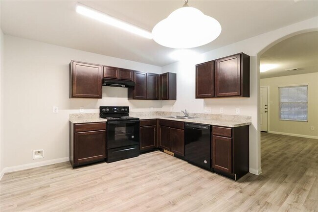 Foto del edificio - 321 N Meadows Dr