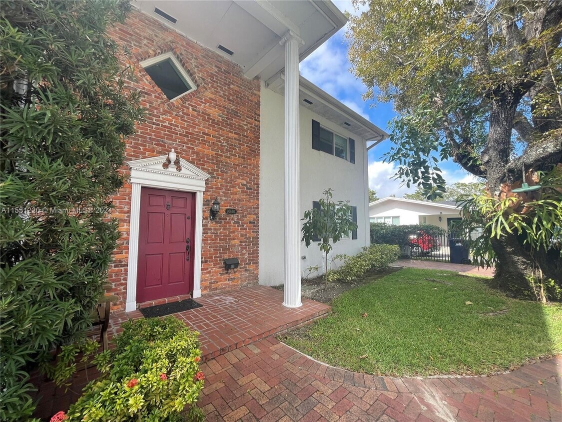 10670 SW 77th Ave, Miami, FL 33156 Townhome Rentals in Miami FL