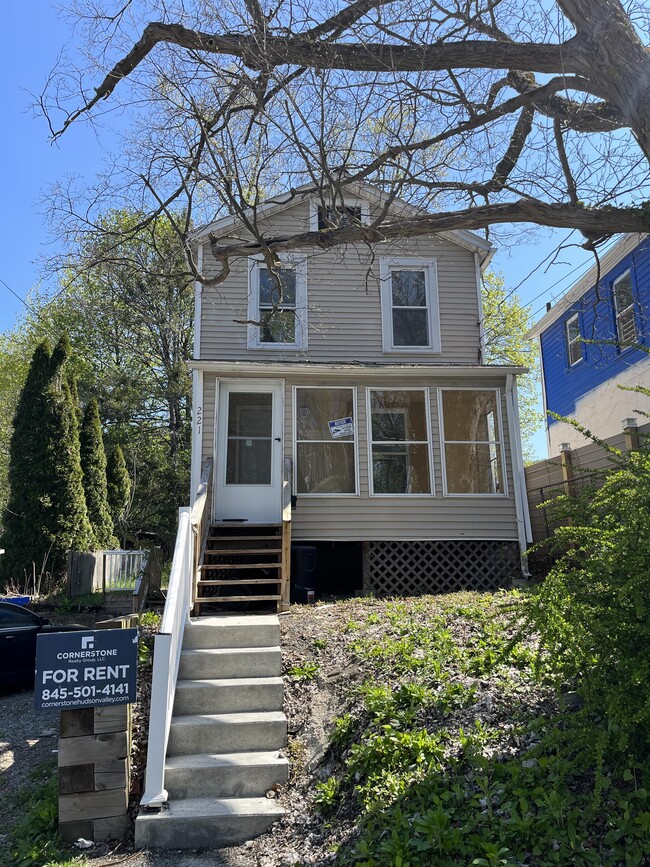 Building Photo - 221 N Clinton St