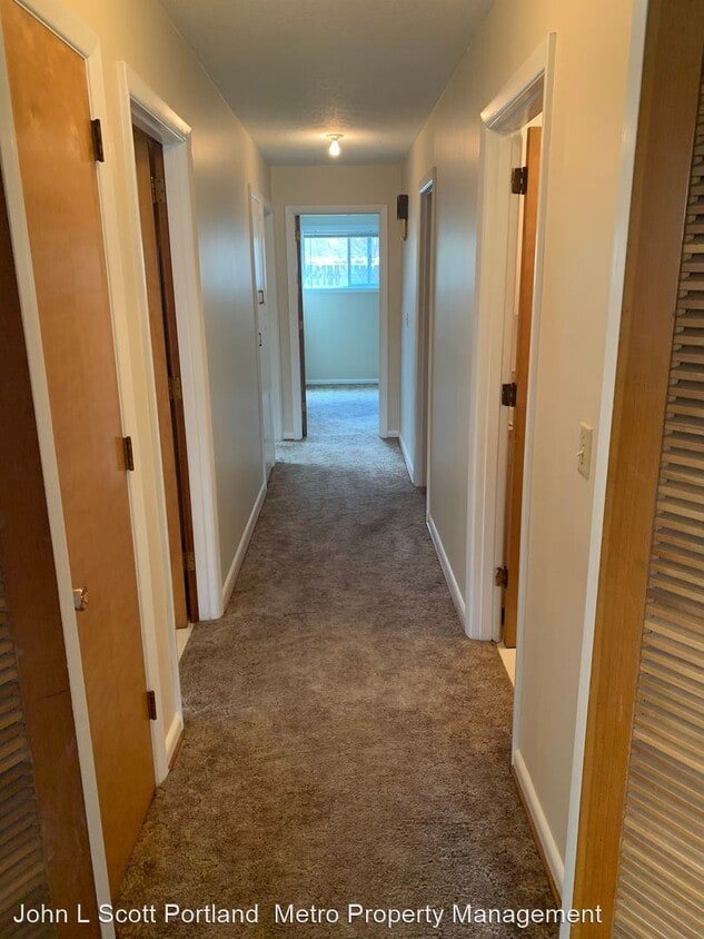 2 br, 1 bath House 553 E Arlington Street House Rental in Gladstone