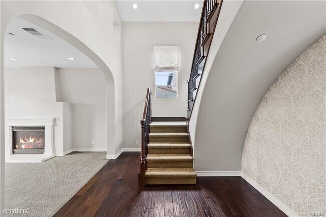 Building Photo - 2 br, 3 bath Condo - 7973 Osuna Cir