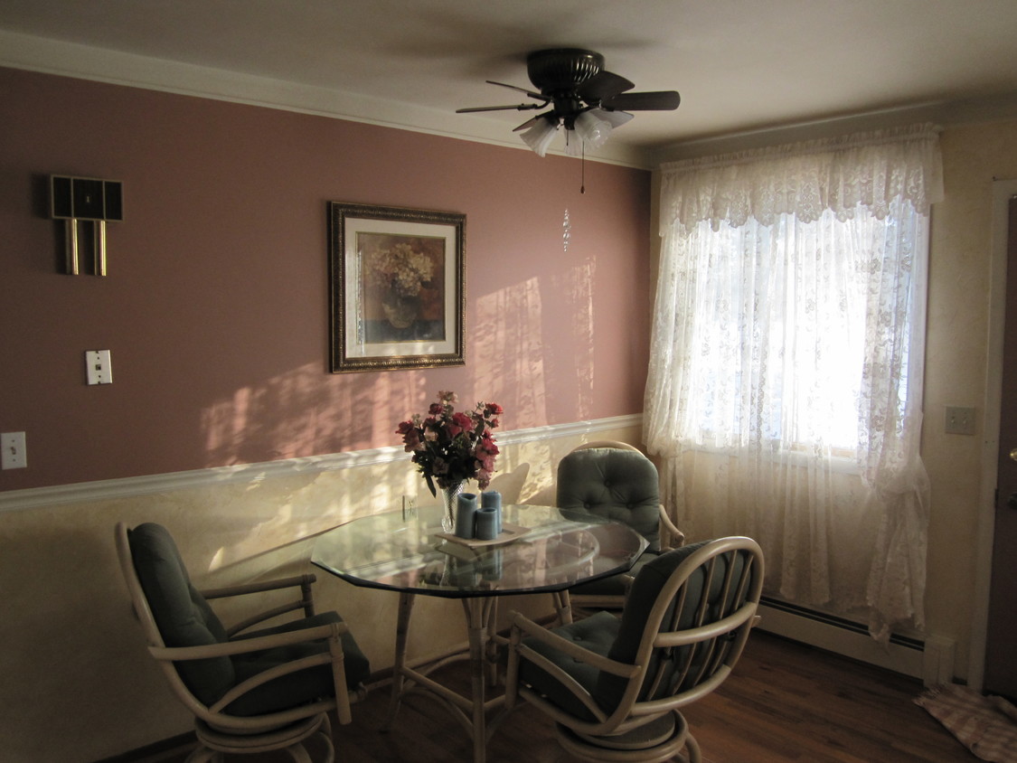 dining rd - 484 10th St