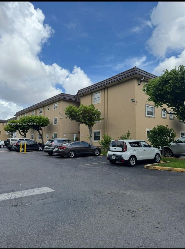 Foto principal - 4655 Palm Ave