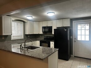 Building Photo - 4 Eastview Dr