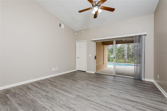 Foto del edificio - 17117 Woodcrest Way