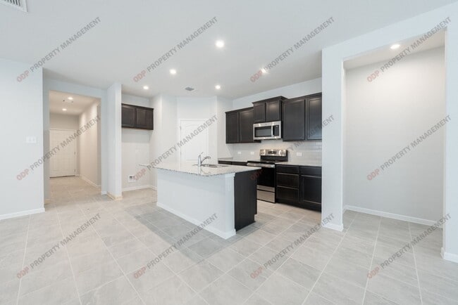 Building Photo - 424 Poplin Ln