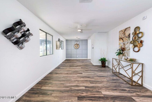 Foto del edificio - 1424 E Hudson Dr