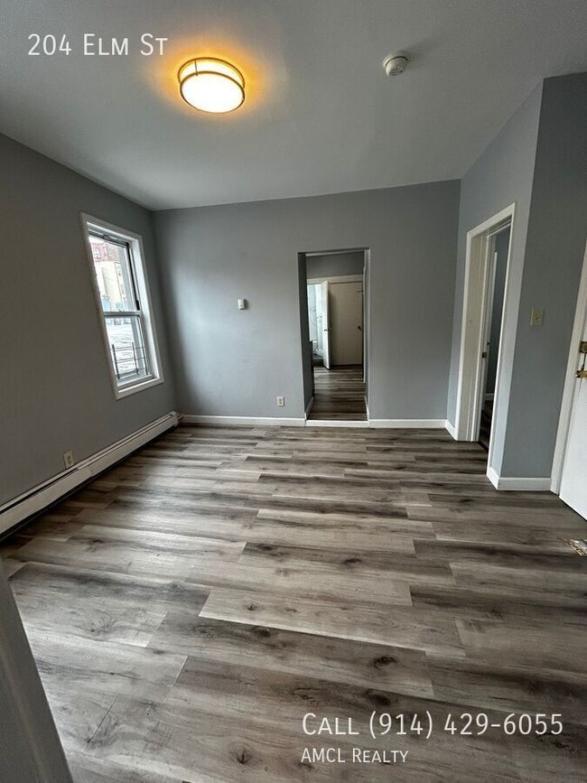 Photo - 204 Elm St Apartment