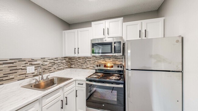 Cocina 2x1 - University Square Apartments