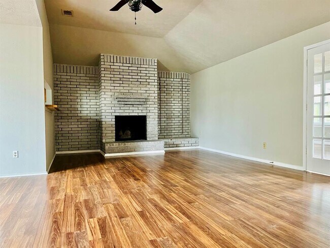 Building Photo - 15030 Peachmeadow Ln