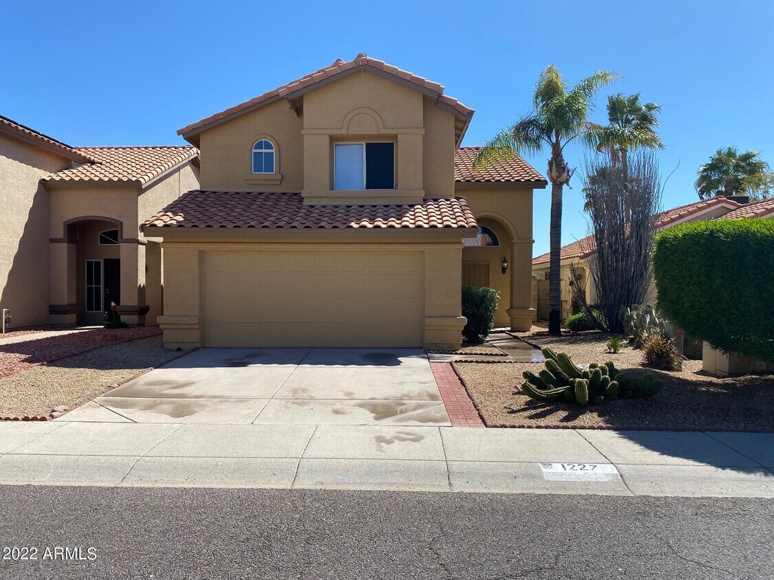 Primary Photo - 1227 E Helena Dr