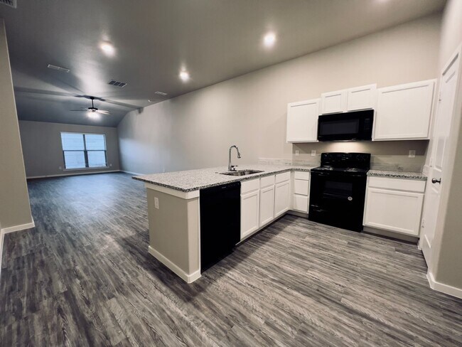 Foto del edificio - 2102 N Avenue K