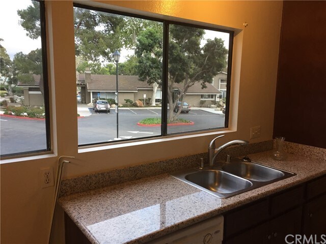 Building Photo - 210 Springview