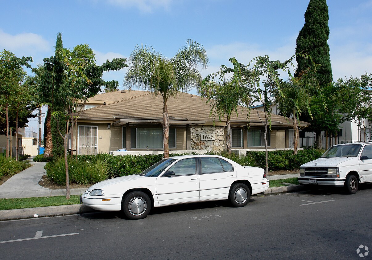 Foto principal - 1625 S Hampstead St