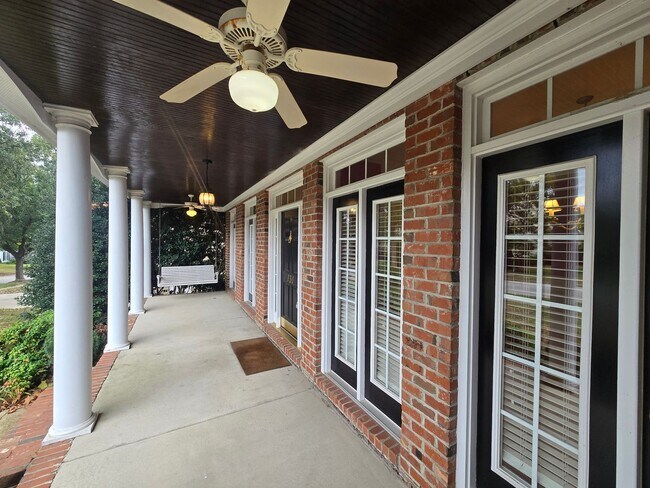 Photo - $500 Off 1 Month if Moved In by 11/30/25 House