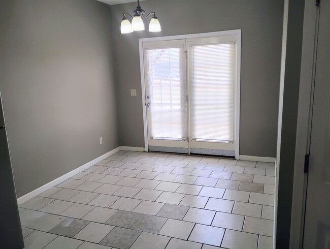 Building Photo - 2925 Hargrove E Rd