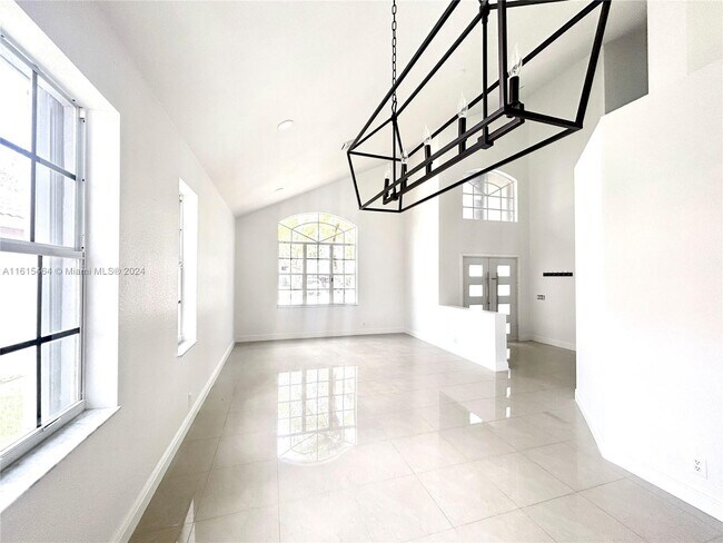 Building Photo - 1118 Hickory Way