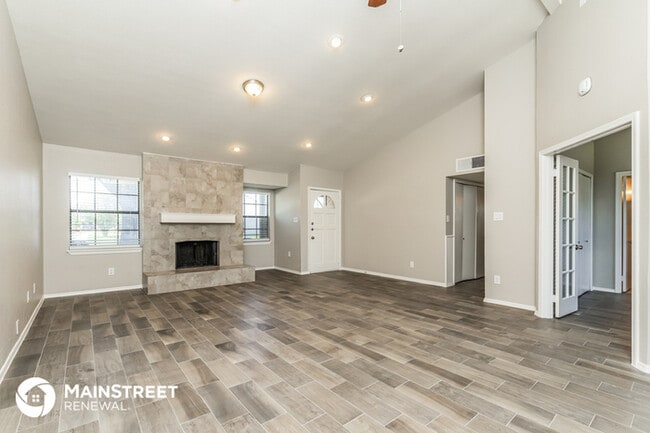 Building Photo - 7000 Curry Dr