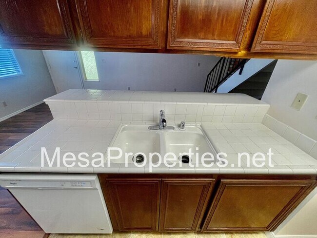 Foto del edificio - 2946 Winfield Ave