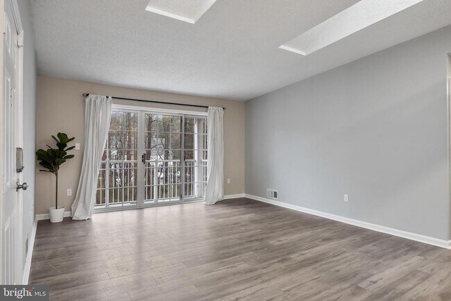 Foto del edificio - 98 Chambord Ct