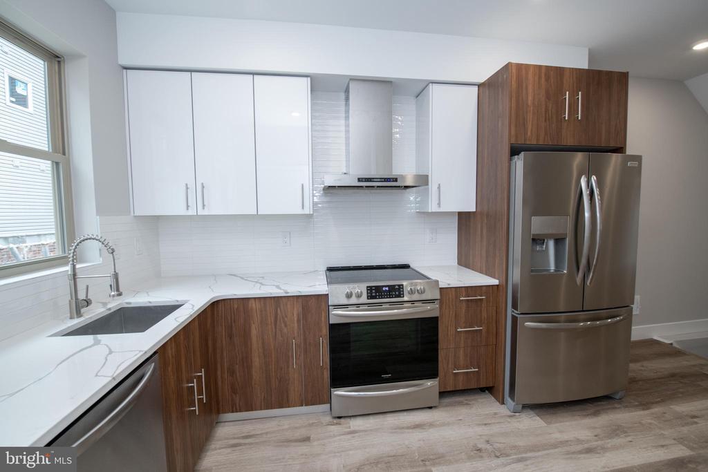 Primary Photo - 2213 Emerald St