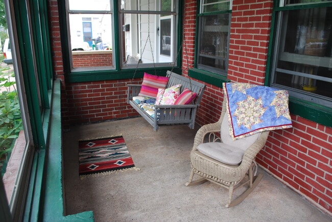 Front Porch - 421 Summit St