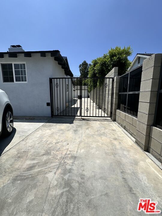 Building Photo - 14552 Runnymede St