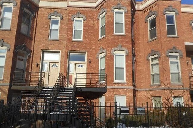Building Photo - 2142 W Jackson Blvd