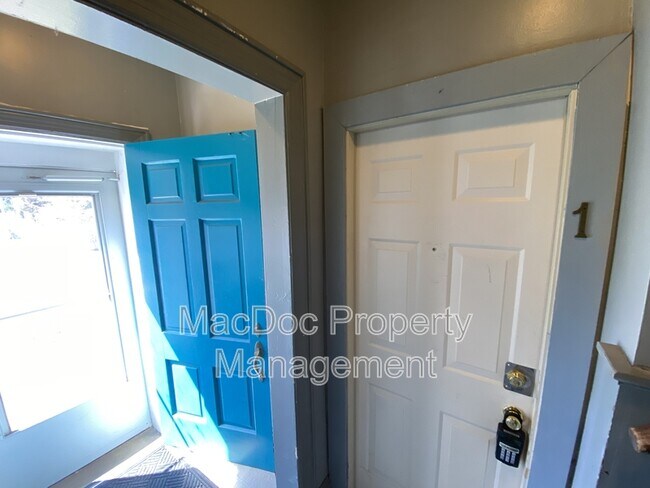 Foto del edificio - 1003 Kenmore Ave