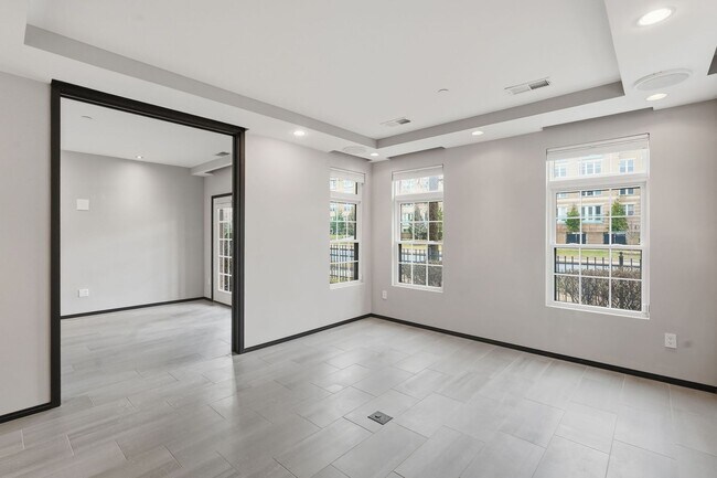 Building Photo - This exceptional West Market location is just steps from Reston Town Center, offering convenient ...