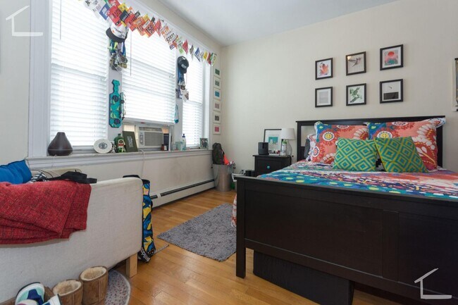 Foto del edificio - HOT BROOKLINE LISTING!!!!!