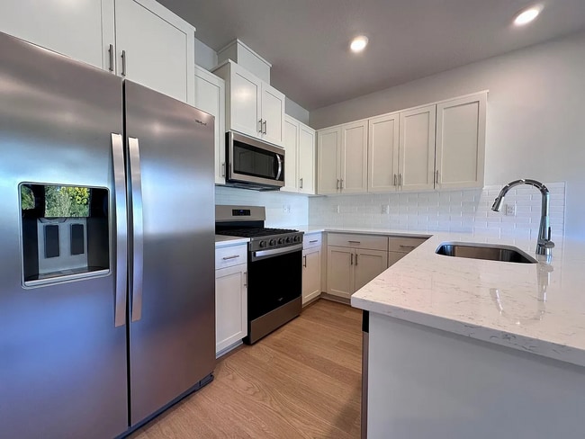 Building Photo - 6532 SE Nasha St