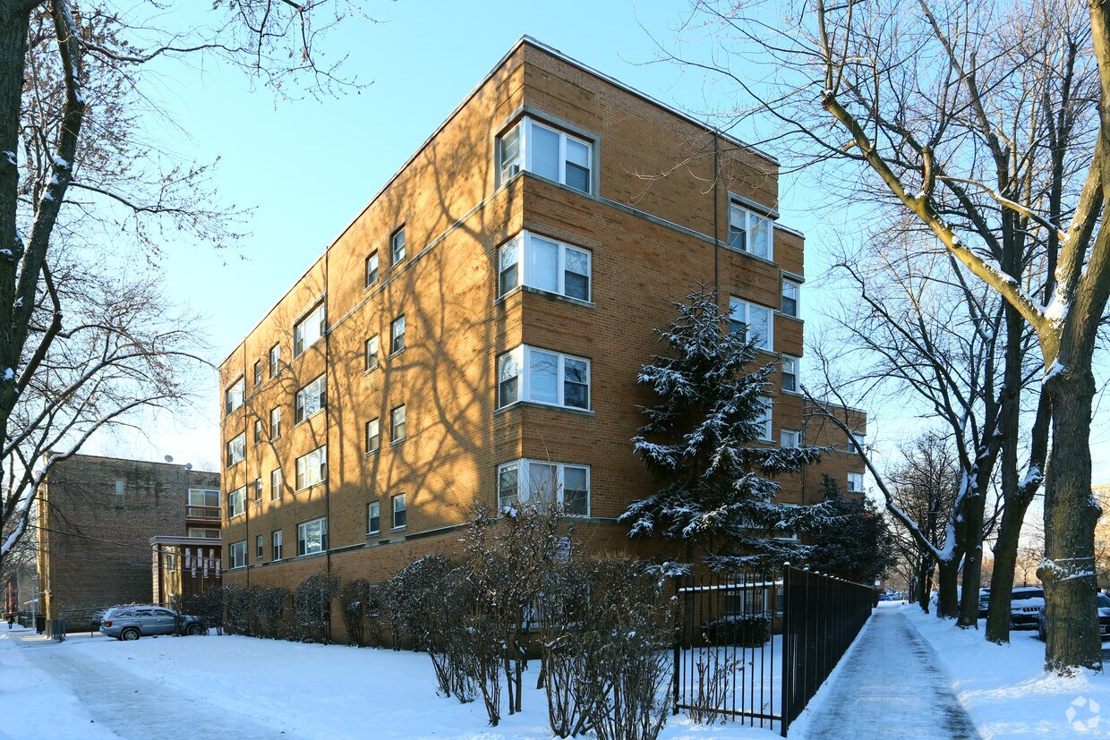 Building Photo - 7327 N Rogers Ave
