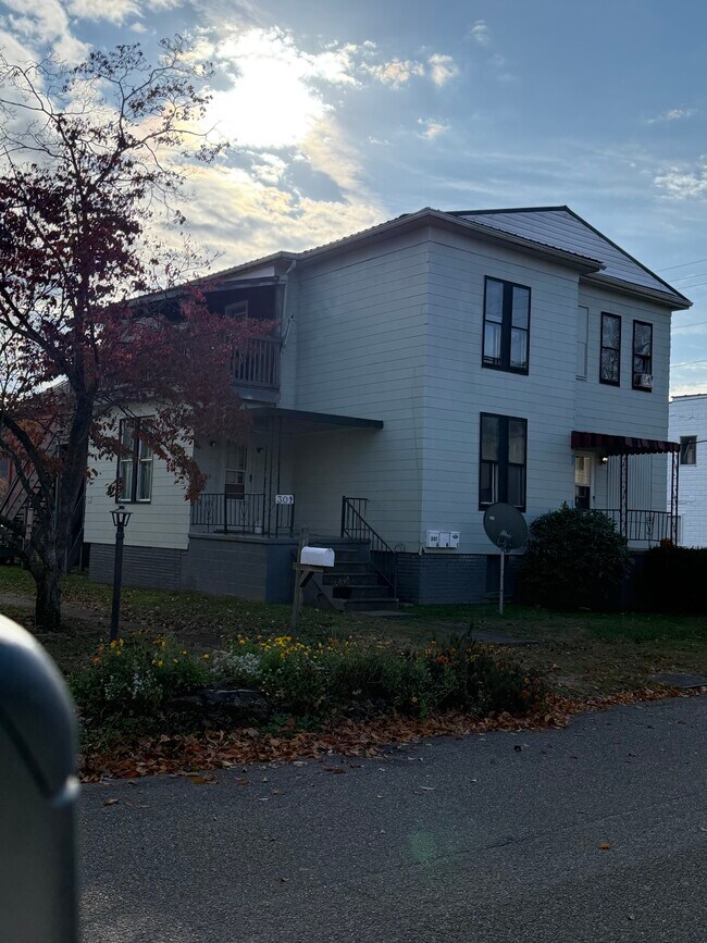 Building Photo - 301 Clark St